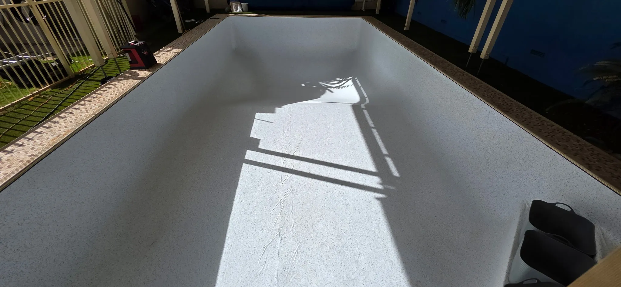 New Aqualux Lindeman vinyl liner installed in rectangular pool at Morphett Vale before water fill